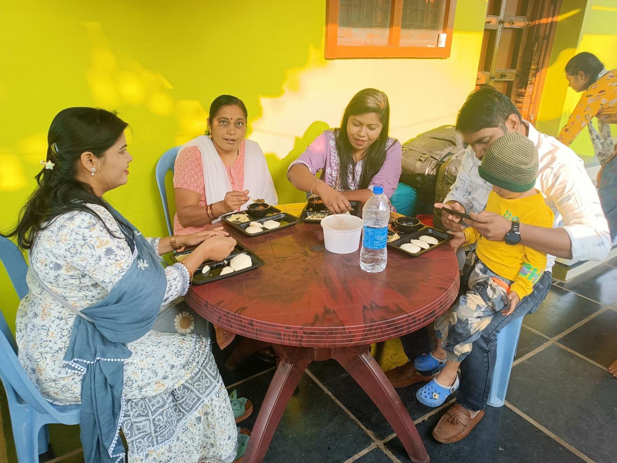Abhi Homestay Hampi Exterior photo